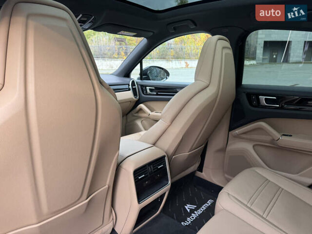 Черный Порше Каен, объемом двигателя 3 л и пробегом 35 тыс. км за 81999 $, фото 24 на Automoto.ua