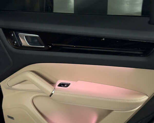 Чорний Порше Cayenne, об'ємом двигуна 3 л та пробігом 1 тис. км за 117500 $, фото 8 на Automoto.ua