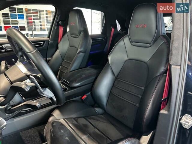 Черный Порше Каен, объемом двигателя 4 л и пробегом 34 тыс. км за 95000 $, фото 17 на Automoto.ua