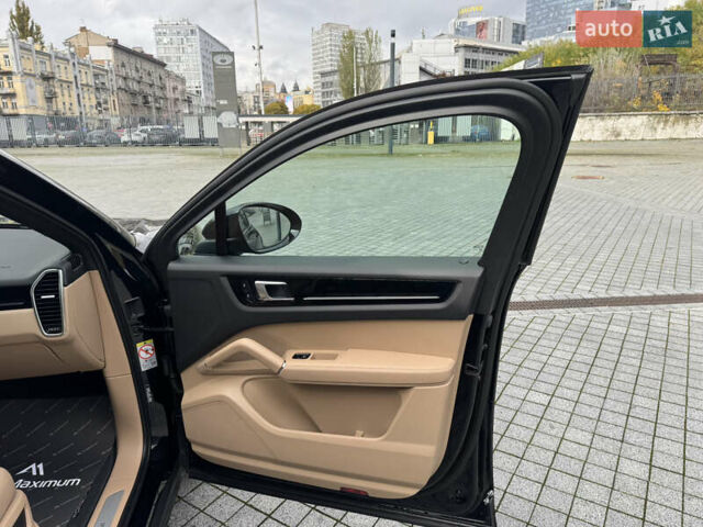 Черный Порше Каен, объемом двигателя 3 л и пробегом 35 тыс. км за 81999 $, фото 25 на Automoto.ua