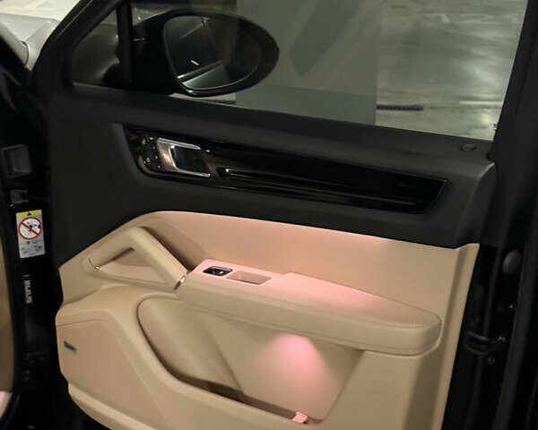 Чорний Порше Cayenne, об'ємом двигуна 3 л та пробігом 1 тис. км за 117500 $, фото 7 на Automoto.ua