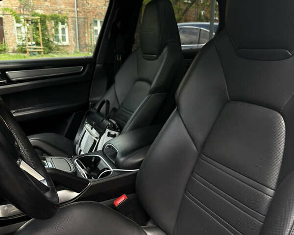 Черный Порше Каен, объемом двигателя 4 л и пробегом 52 тыс. км за 105000 $, фото 11 на Automoto.ua