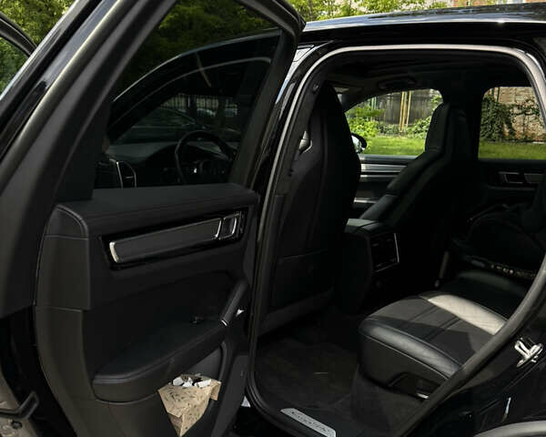 Черный Порше Каен, объемом двигателя 4 л и пробегом 52 тыс. км за 105000 $, фото 8 на Automoto.ua