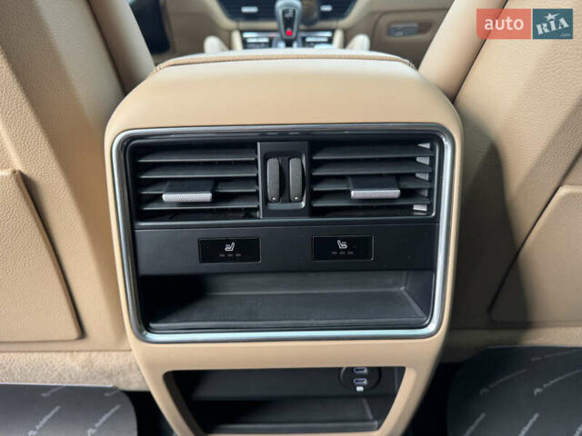 Черный Порше Каен, объемом двигателя 3 л и пробегом 35 тыс. км за 81999 $, фото 21 на Automoto.ua