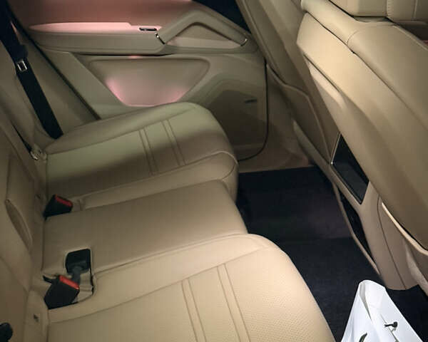 Чорний Порше Cayenne, об'ємом двигуна 3 л та пробігом 1 тис. км за 117500 $, фото 9 на Automoto.ua