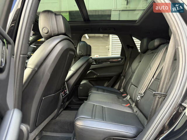 Чорний Порше Cayenne, об'ємом двигуна 2.9 л та пробігом 60 тис. км за 73500 $, фото 25 на Automoto.ua