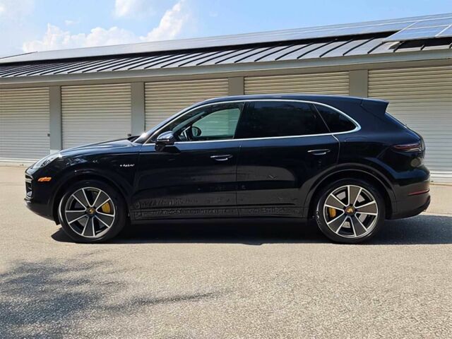 Чорний Порше Cayenne, об'ємом двигуна 4 л та пробігом 30 тис. км за 70300 $, фото 3 на Automoto.ua