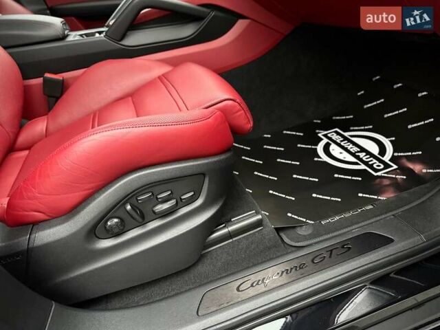 Черный Порше Каен, объемом двигателя 4 л и пробегом 57 тыс. км за 109900 $, фото 66 на Automoto.ua