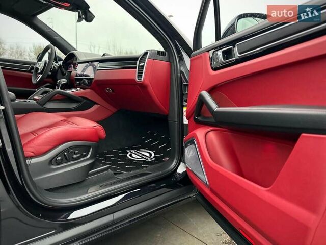 Черный Порше Каен, объемом двигателя 4 л и пробегом 57 тыс. км за 109900 $, фото 65 на Automoto.ua