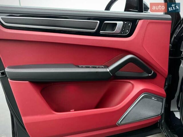 Черный Порше Каен, объемом двигателя 4 л и пробегом 57 тыс. км за 109900 $, фото 42 на Automoto.ua