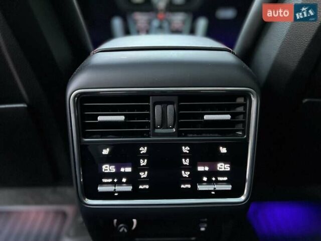 Чорний Порше Cayenne, об'ємом двигуна 4 л та пробігом 21 тис. км за 88000 $, фото 27 на Automoto.ua