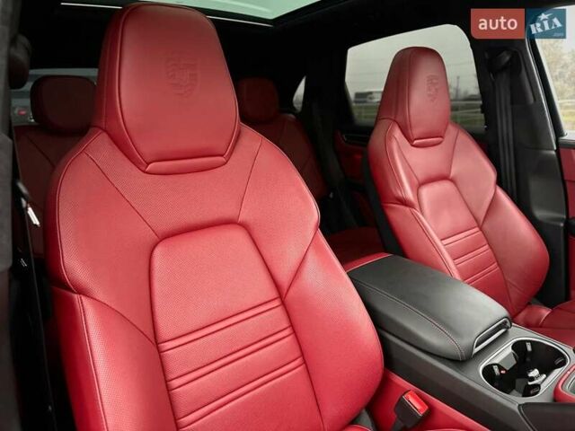 Черный Порше Каен, объемом двигателя 4 л и пробегом 57 тыс. км за 109900 $, фото 76 на Automoto.ua