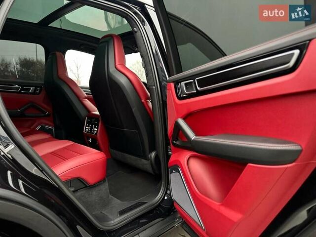 Черный Порше Каен, объемом двигателя 4 л и пробегом 57 тыс. км за 109900 $, фото 77 на Automoto.ua