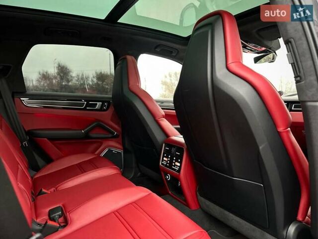 Черный Порше Каен, объемом двигателя 4 л и пробегом 57 тыс. км за 109900 $, фото 72 на Automoto.ua