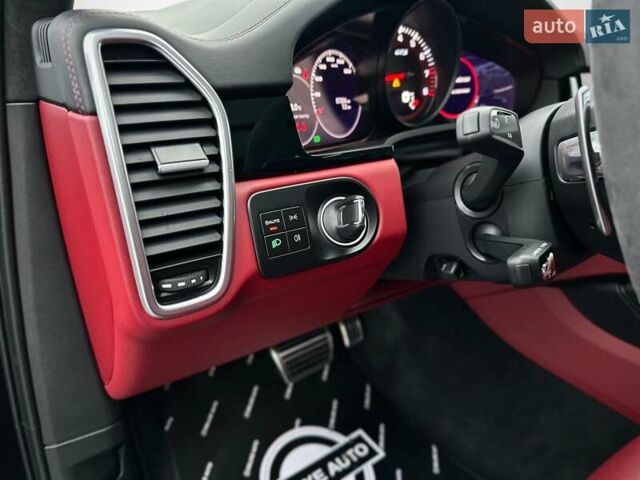 Черный Порше Каен, объемом двигателя 4 л и пробегом 57 тыс. км за 109900 $, фото 45 на Automoto.ua