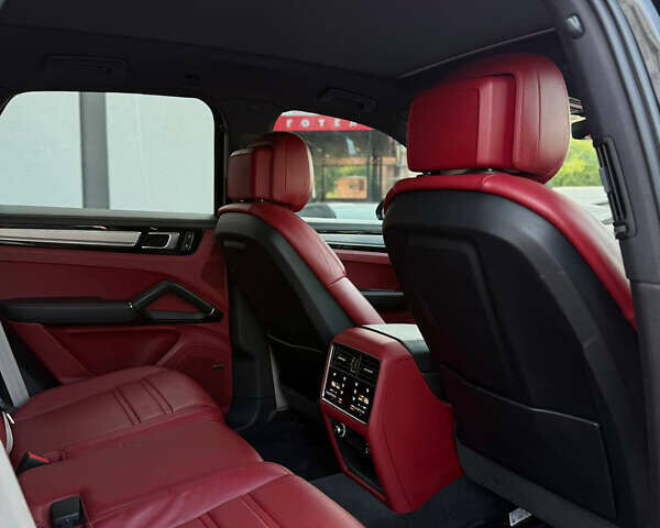 Черный Порше Каен, объемом двигателя 2.89 л и пробегом 60 тыс. км за 79800 $, фото 14 на Automoto.ua