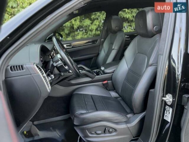 Чорний Порше Cayenne, об'ємом двигуна 4 л та пробігом 21 тис. км за 88000 $, фото 23 на Automoto.ua