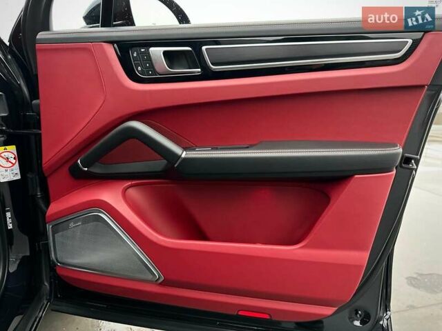 Черный Порше Каен, объемом двигателя 4 л и пробегом 57 тыс. км за 109900 $, фото 67 на Automoto.ua