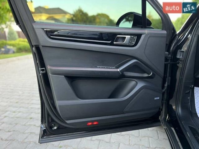 Чорний Порше Cayenne, об'ємом двигуна 4 л та пробігом 21 тис. км за 88000 $, фото 20 на Automoto.ua