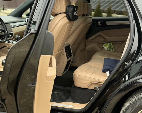 Чорний Порше Cayenne, об'ємом двигуна 3 л та пробігом 45 тис. км за 73000 $, фото 4 на Automoto.ua