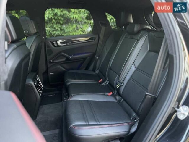 Чорний Порше Cayenne, об'ємом двигуна 4 л та пробігом 21 тис. км за 88000 $, фото 26 на Automoto.ua