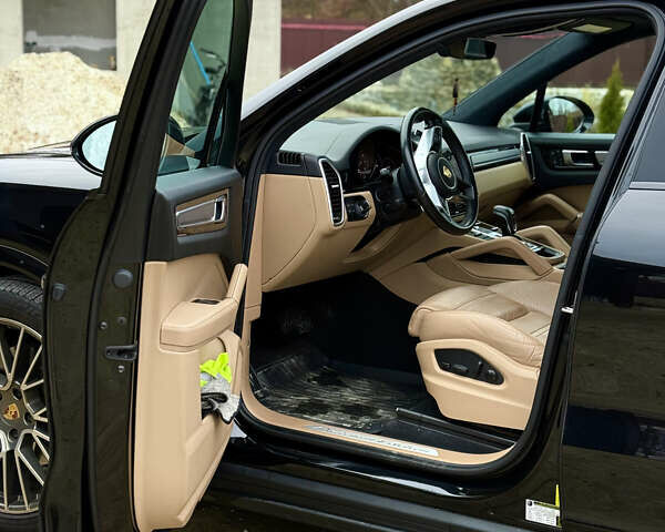 Чорний Порше Cayenne, об'ємом двигуна 3 л та пробігом 45 тис. км за 73000 $, фото 12 на Automoto.ua