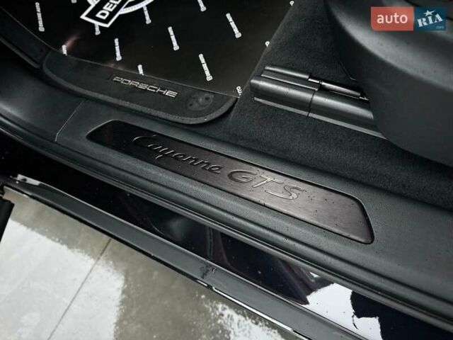 Черный Порше Каен, объемом двигателя 4 л и пробегом 57 тыс. км за 109900 $, фото 49 на Automoto.ua