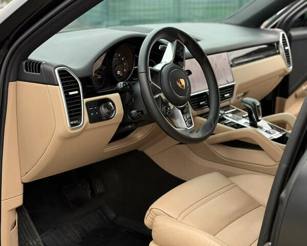 Порше Cayenne 2022 у Києві на Automoto.ua Чорний Порше Cayenne, об'ємом двигуна 3 л та пробігом 50 тис. км за 92000 $, фото 10 на Automoto.ua