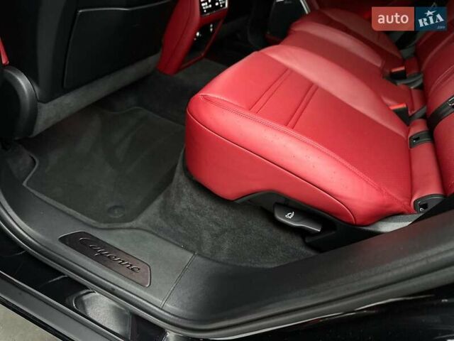 Черный Порше Каен, объемом двигателя 4 л и пробегом 57 тыс. км за 109900 $, фото 58 на Automoto.ua