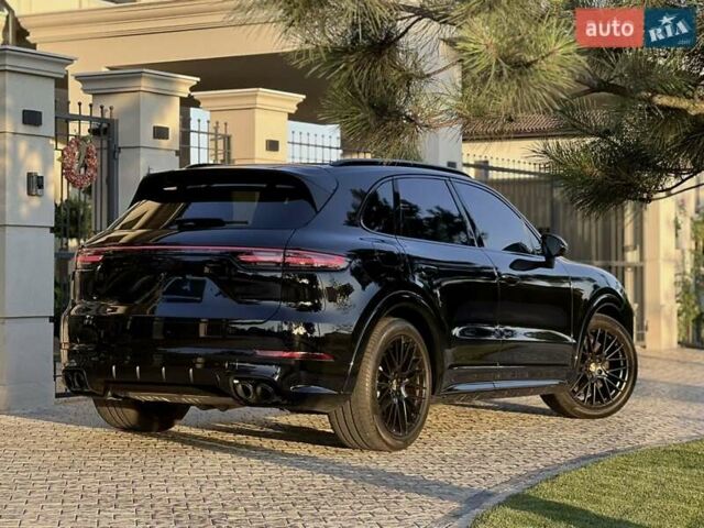Чорний Порше Cayenne, об'ємом двигуна 4 л та пробігом 21 тис. км за 88000 $, фото 3 на Automoto.ua