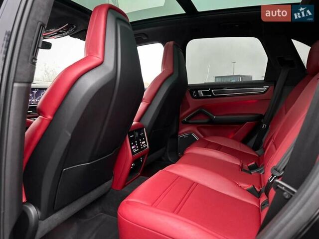 Черный Порше Каен, объемом двигателя 4 л и пробегом 57 тыс. км за 109900 $, фото 55 на Automoto.ua