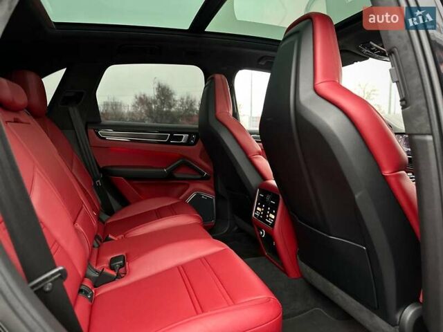 Черный Порше Каен, объемом двигателя 4 л и пробегом 57 тыс. км за 109900 $, фото 69 на Automoto.ua