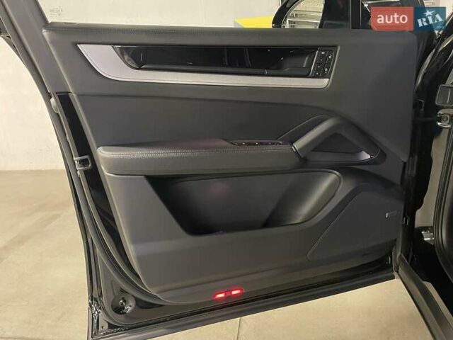 Чорний Порше Cayenne, об'ємом двигуна 3 л та пробігом 64 тис. км за 101020 $, фото 25 на Automoto.ua