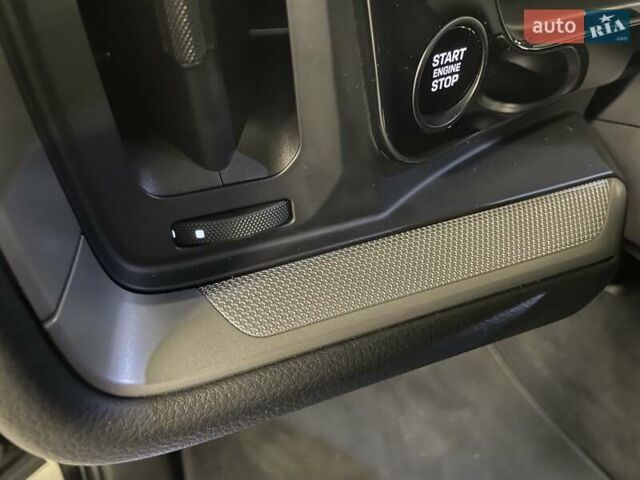 Чорний Порше Cayenne, об'ємом двигуна 3 л та пробігом 64 тис. км за 101020 $, фото 46 на Automoto.ua