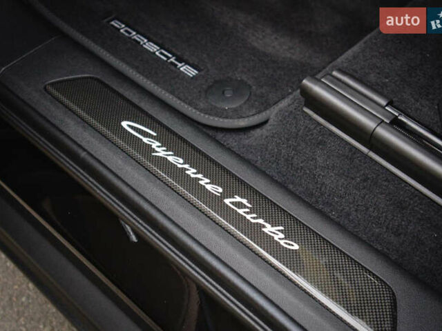 Чорний Порше Cayenne, об'ємом двигуна 4 л та пробігом 8 тис. км за 243800 $, фото 53 на Automoto.ua