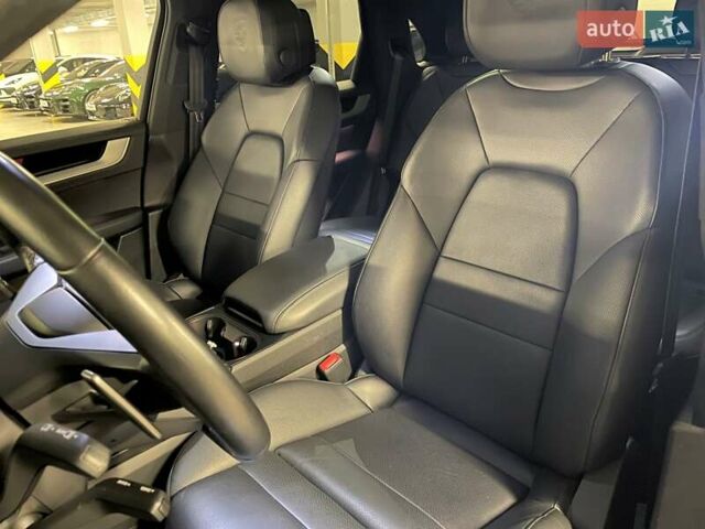 Чорний Порше Cayenne, об'ємом двигуна 3 л та пробігом 64 тис. км за 101020 $, фото 26 на Automoto.ua