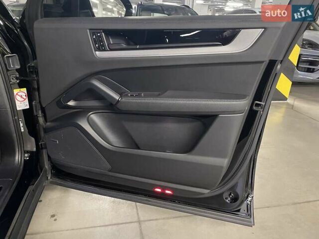 Чорний Порше Cayenne, об'ємом двигуна 3 л та пробігом 64 тис. км за 110388 $, фото 41 на Automoto.ua
