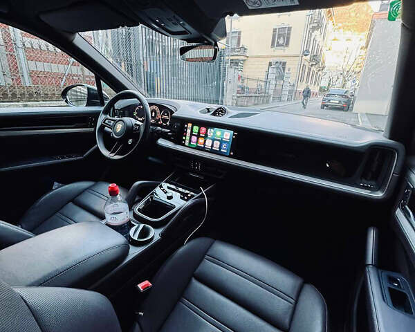 Черный Порше Каен, объемом двигателя 4 л и пробегом 25 тыс. км за 135000 $, фото 5 на Automoto.ua