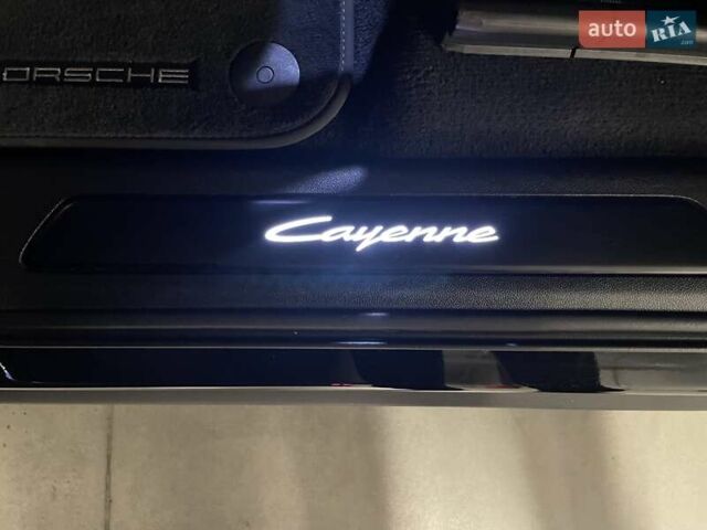Чорний Порше Cayenne, об'ємом двигуна 3 л та пробігом 64 тис. км за 110388 $, фото 21 на Automoto.ua