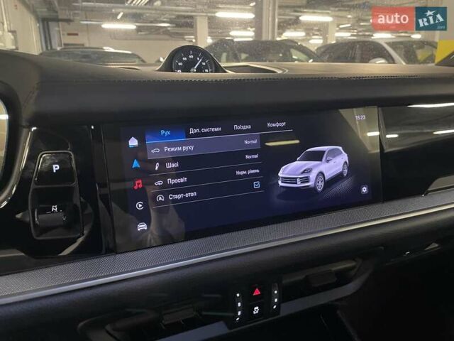 Чорний Порше Cayenne, об'ємом двигуна 3 л та пробігом 64 тис. км за 110388 $, фото 49 на Automoto.ua