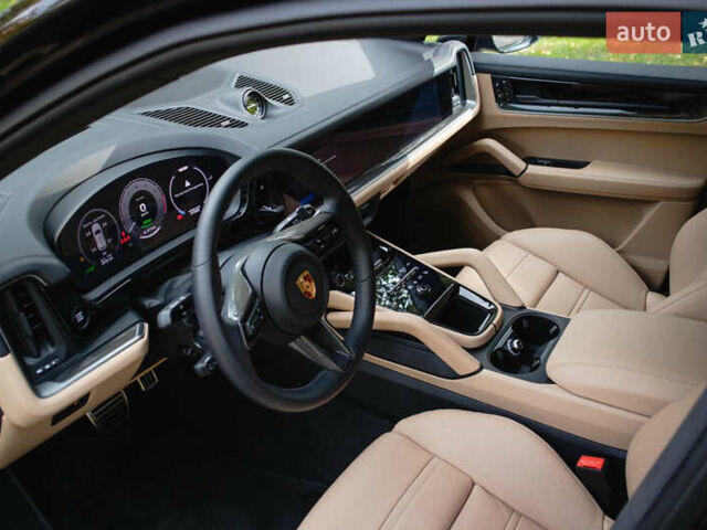 Чорний Порше Cayenne, об'ємом двигуна 4 л та пробігом 8 тис. км за 243800 $, фото 46 на Automoto.ua