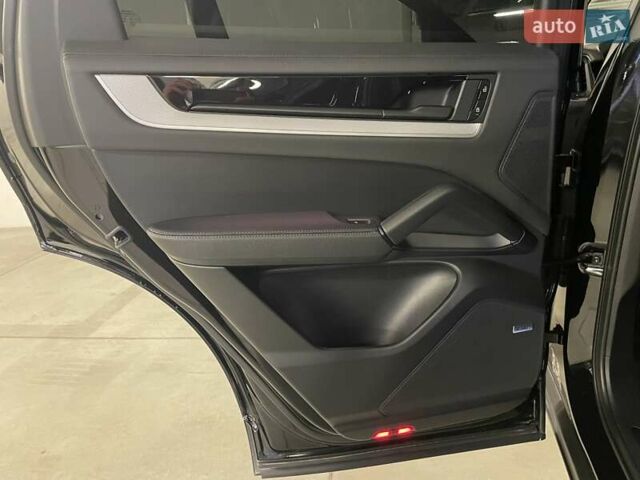 Чорний Порше Cayenne, об'ємом двигуна 3 л та пробігом 64 тис. км за 110388 $, фото 28 на Automoto.ua
