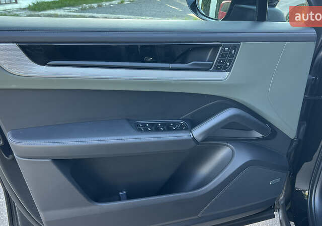 Чорний Порше Cayenne, об'ємом двигуна 3 л та пробігом 86 тис. км за 109999 $, фото 9 на Automoto.ua