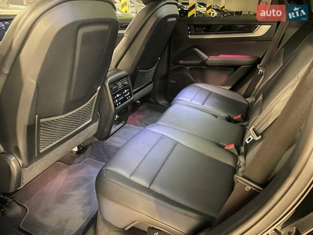 Чорний Порше Cayenne, об'ємом двигуна 3 л та пробігом 64 тис. км за 99446 $, фото 31 на Automoto.ua
