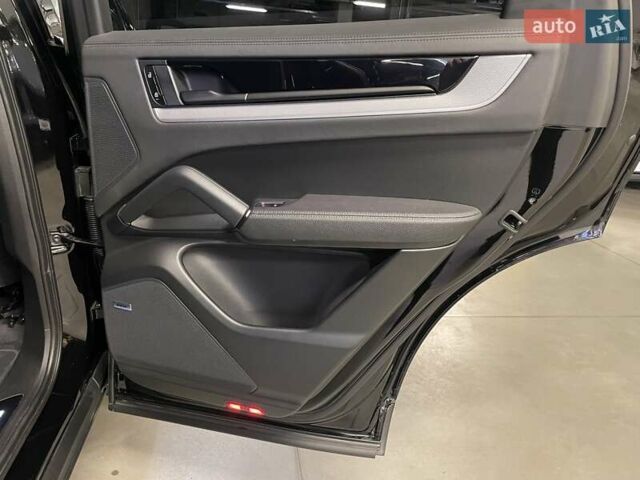 Чорний Порше Cayenne, об'ємом двигуна 3 л та пробігом 64 тис. км за 101020 $, фото 39 на Automoto.ua