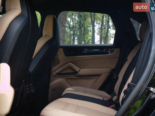 Чорний Порше Cayenne, об'ємом двигуна 4 л та пробігом 8 тис. км за 243800 $, фото 56 на Automoto.ua