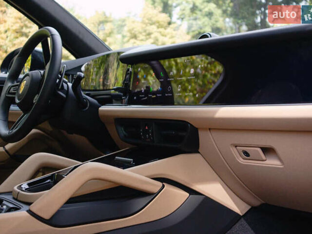 Чорний Порше Cayenne, об'ємом двигуна 4 л та пробігом 8 тис. км за 243800 $, фото 67 на Automoto.ua