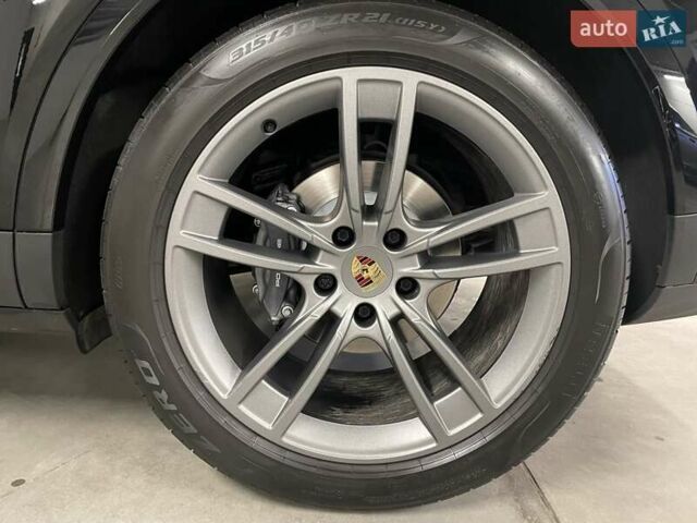 Чорний Порше Cayenne, об'ємом двигуна 3 л та пробігом 64 тис. км за 110388 $, фото 11 на Automoto.ua