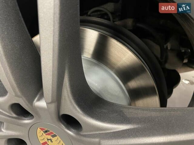 Чорний Порше Cayenne, об'ємом двигуна 3 л та пробігом 64 тис. км за 99446 $, фото 12 на Automoto.ua