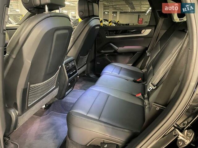 Чорний Порше Cayenne, об'ємом двигуна 3 л та пробігом 64 тис. км за 99446 $, фото 27 на Automoto.ua